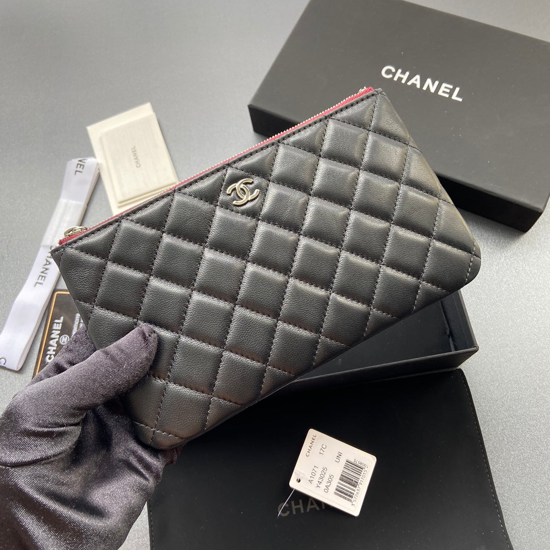 CC ZIPPED WALLET 20CM BLACK QUILTED CALFSKIN SILVER HARDWARE
