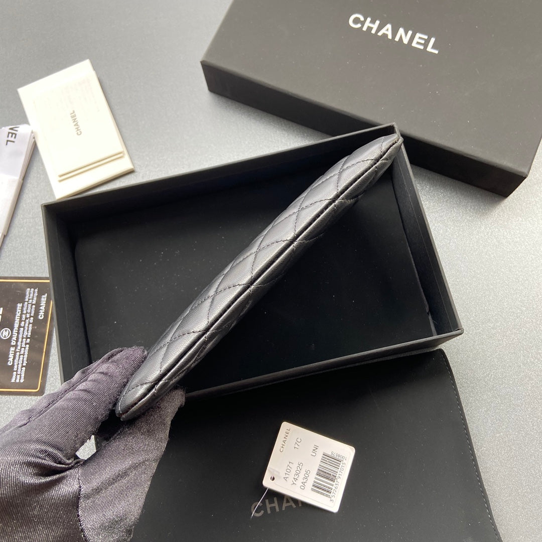 CC ZIPPED WALLET 20CM BLACK QUILTED CALFSKIN SILVER HARDWARE