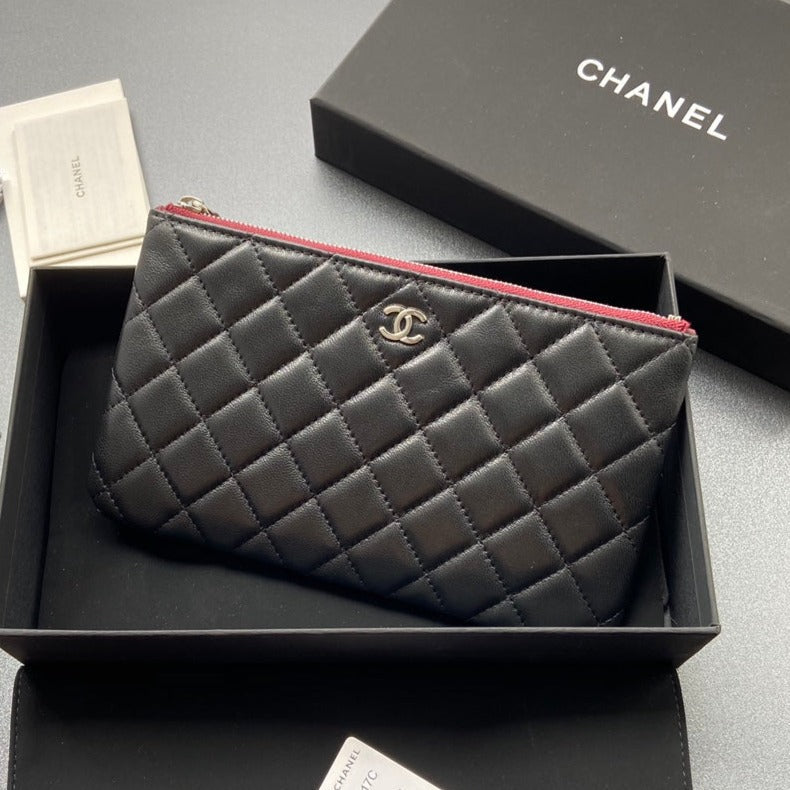 CC ZIPPED WALLET 20CM BLACK QUILTED CALFSKIN SILVER HARDWARE