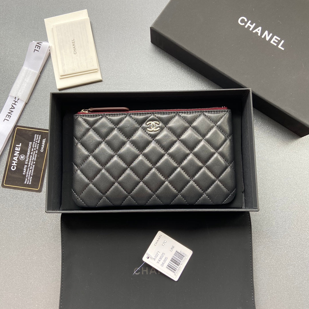 CC ZIPPED WALLET 20CM BLACK QUILTED CALFSKIN SILVER HARDWARE