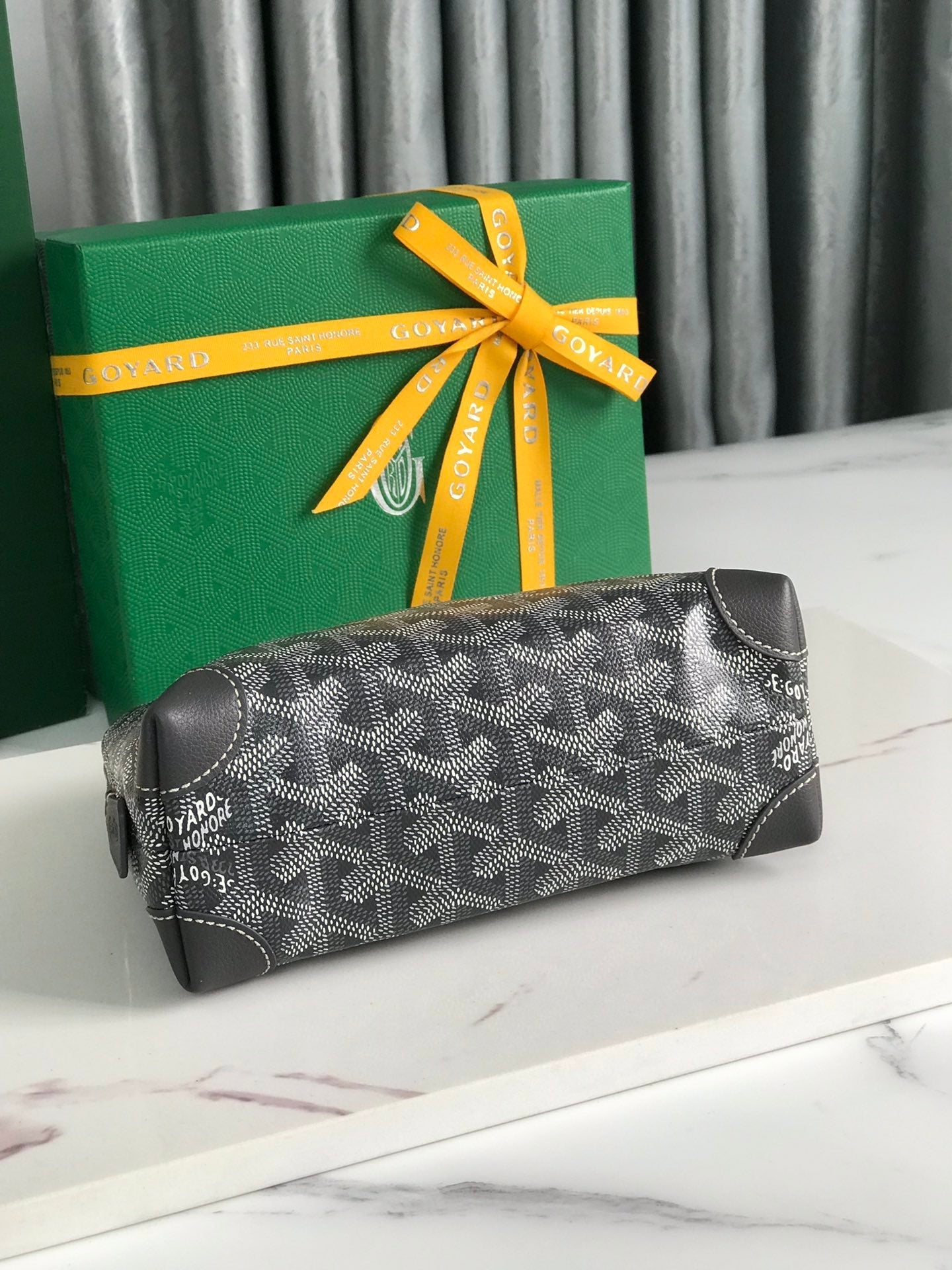 TROUSSE À COSMÉTIQUES VENDÔME 17 EN TOILE GOYARDINE GRIS NOIR ET GARNITURES EN CUIR DE VEAU
