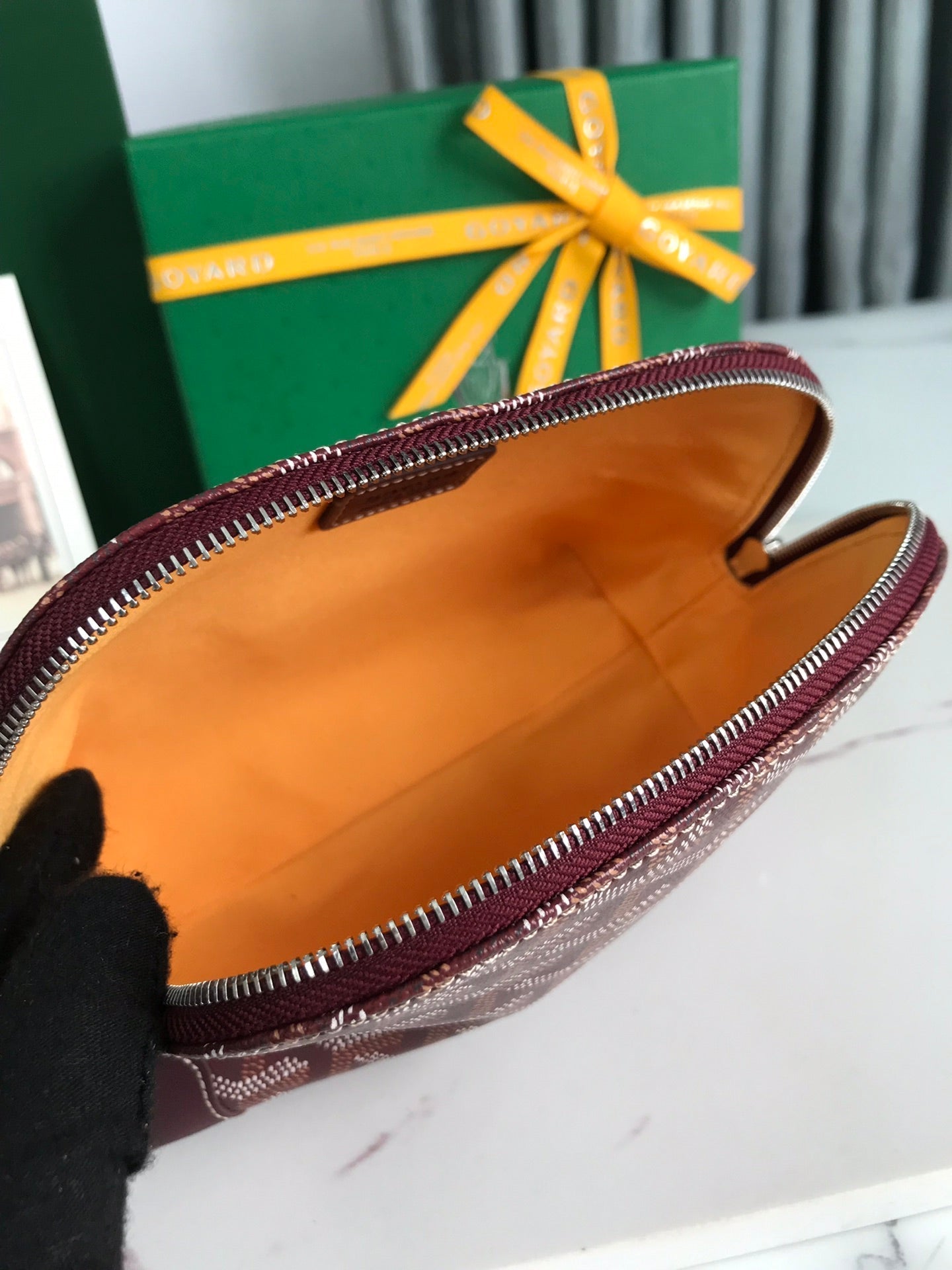 TROUSSE À COSMÉTIQUES VENDÔME 17 EN TOILE GOYARDINE ROUGE VIN ET GARNITURES EN CUIR DE VEAU