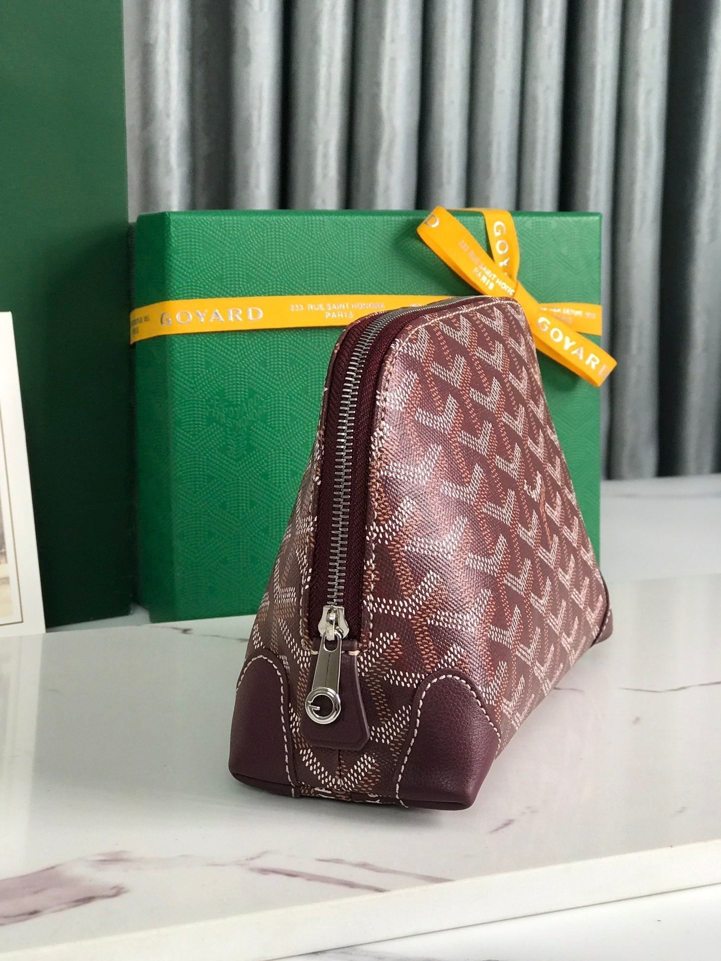 TROUSSE À COSMÉTIQUES VENDÔME 17 EN TOILE GOYARDINE ROUGE VIN ET GARNITURES EN CUIR DE VEAU