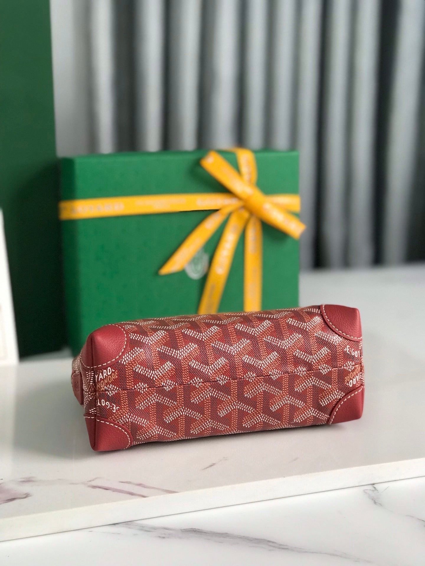 TROUSSE À COSMÉTIQUES VENDÔME 17 EN TOILE GOYARDINE ROUGE CLASSIQUE ET GARNITURES EN CUIR DE VEAU