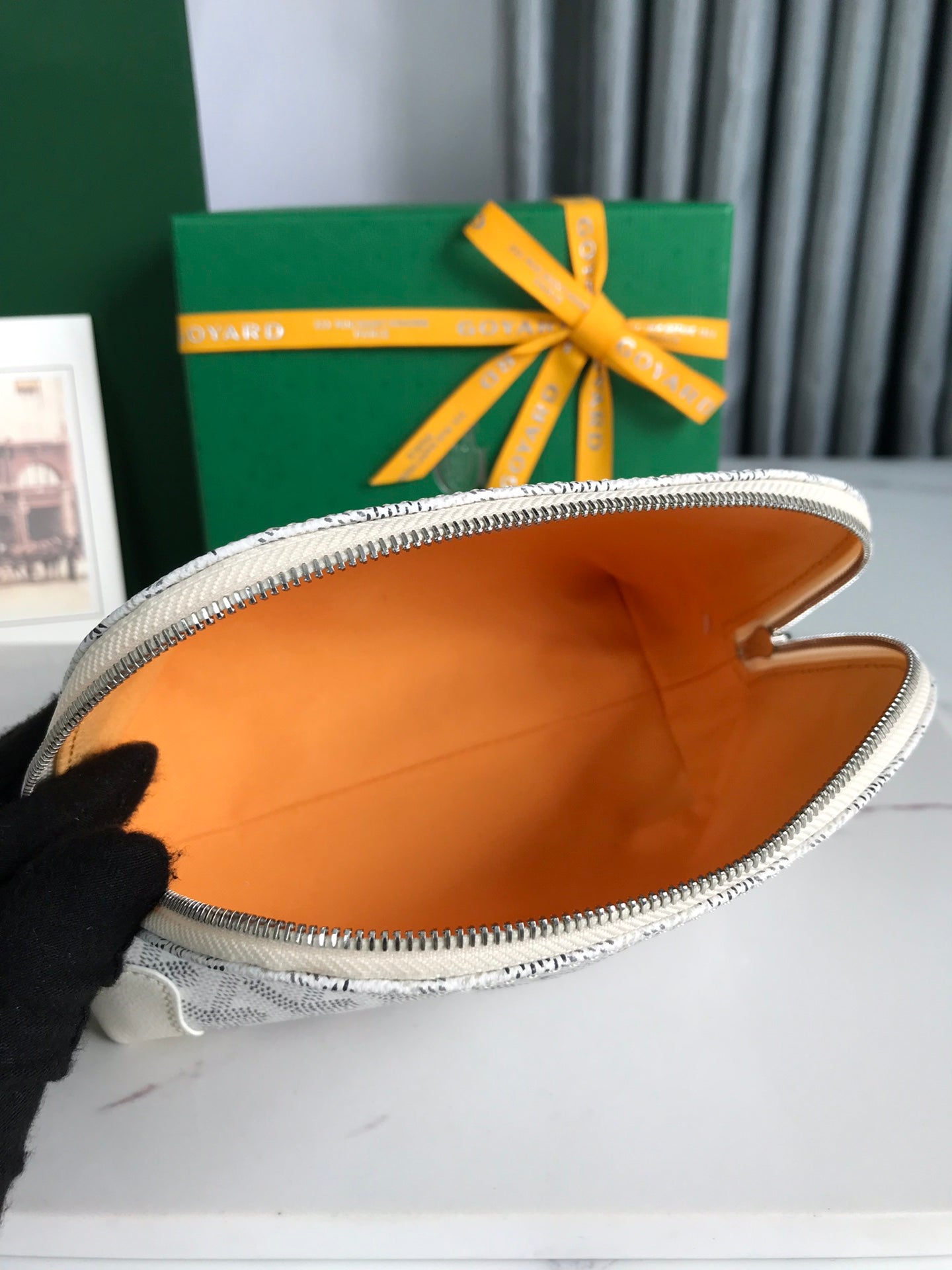 TROUSSE À COSMÉTIQUES VENDÔME 17 EN TOILE GOYARDINE BLANCHE ET GARNITURES EN CUIR DE VEAU
