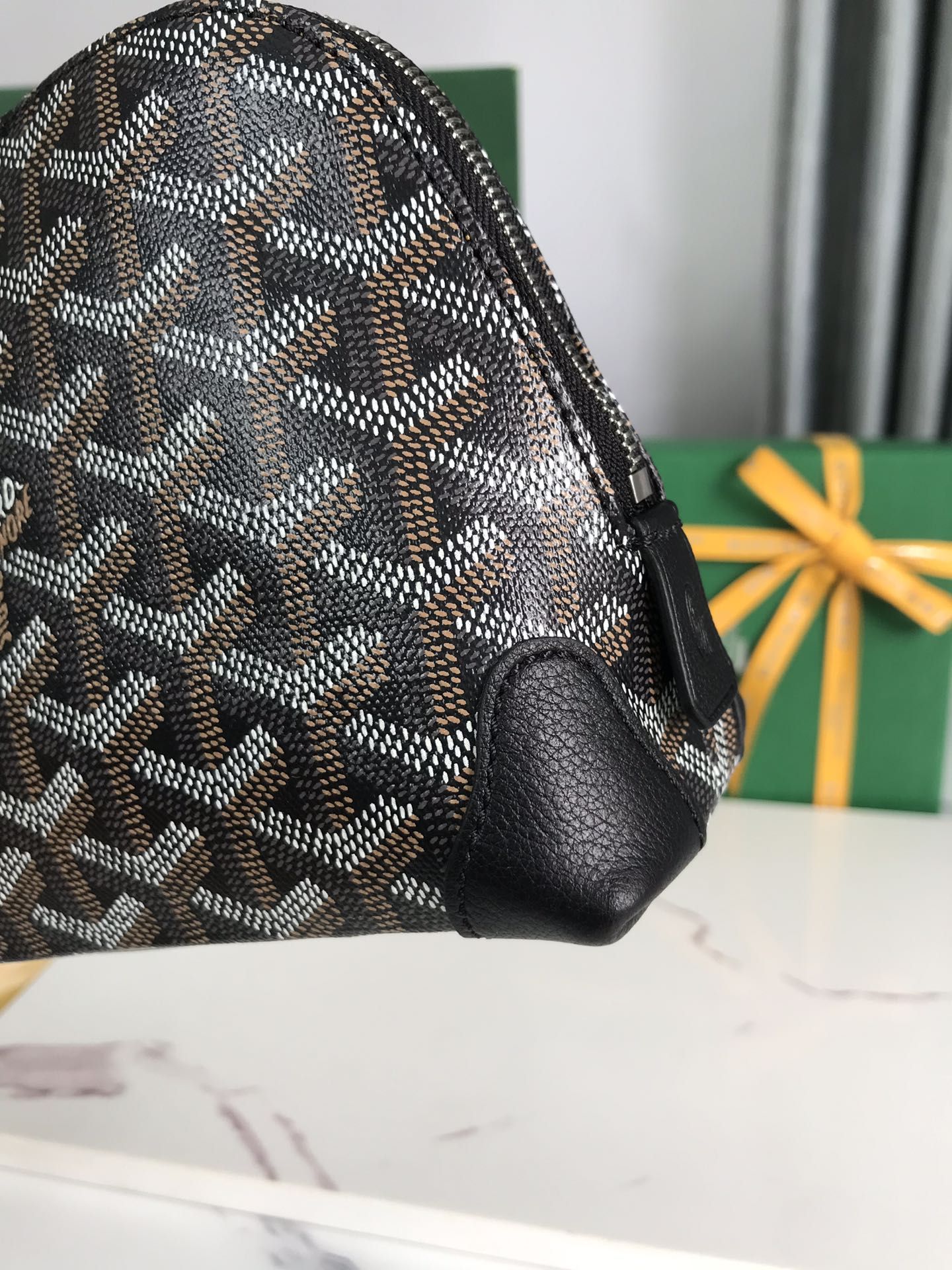TROUSSE À COSMÉTIQUES VENDÔME 17 EN TOILE GOYARDINE NOIRE ET GARNITURES EN CUIR DE VEAU