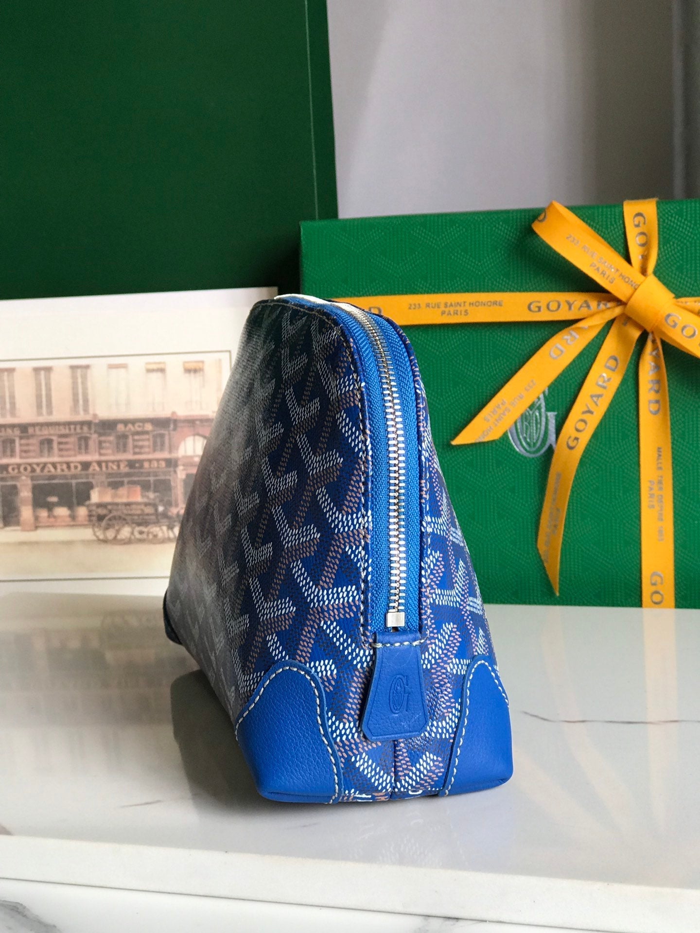 TROUSSE À COSMÉTIQUES VENDÔME 17 EN TOILE GOYARDINE BLEU SAPHIR ET GARNITURES EN CUIR DE VEAU