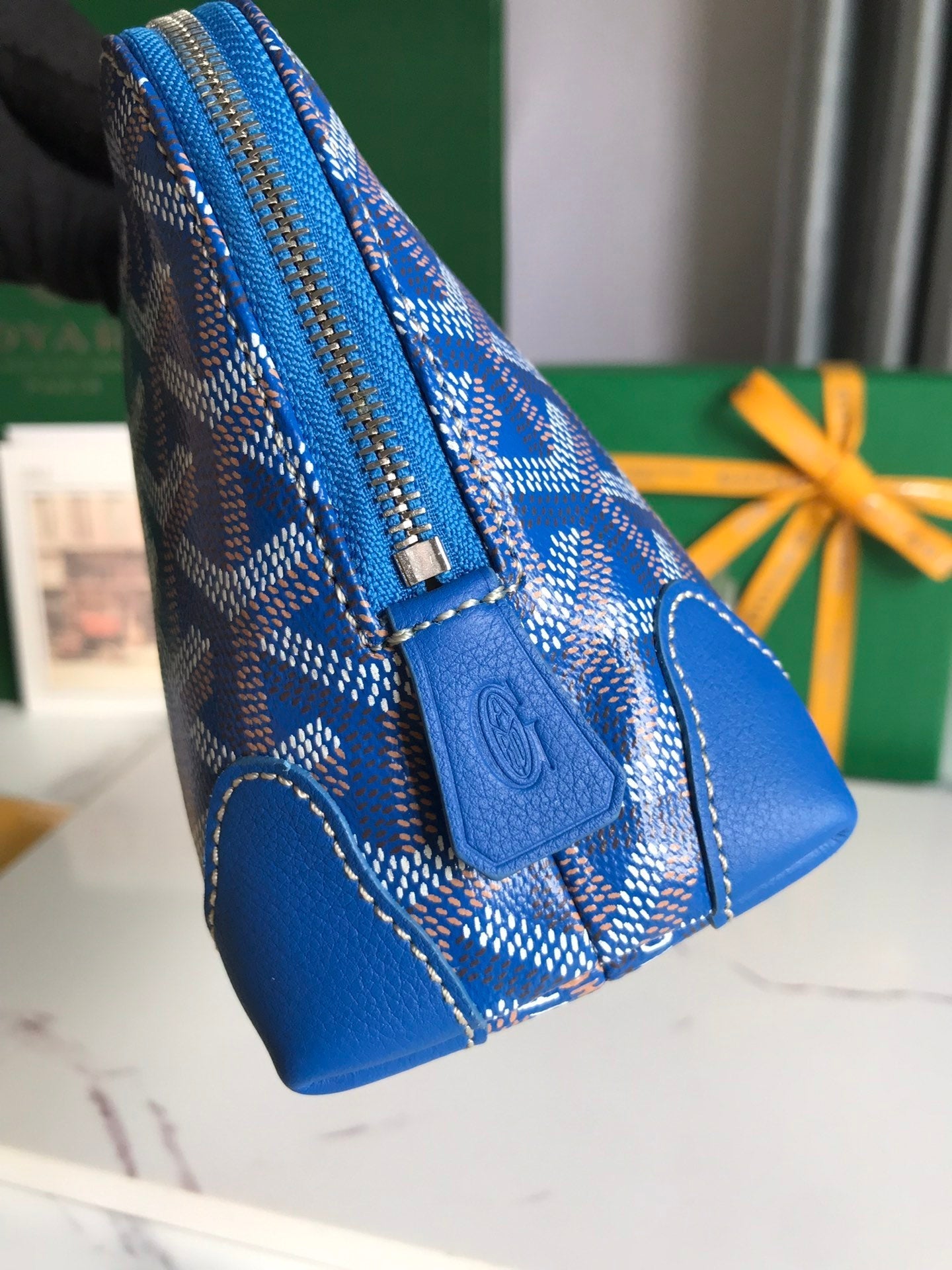 TROUSSE À COSMÉTIQUES VENDÔME 17 EN TOILE GOYARDINE BLEU SAPHIR ET GARNITURES EN CUIR DE VEAU