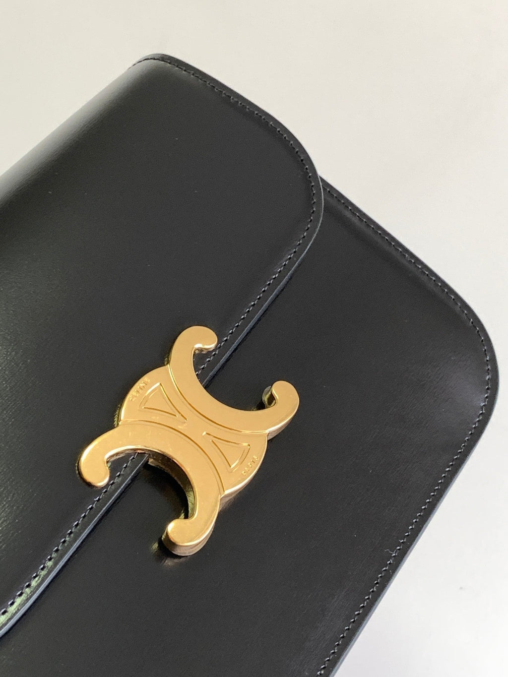 COLLEGE TRIOMPHE 20 NOIR CLAFSKIN QUINCAILLERIE DORÉ