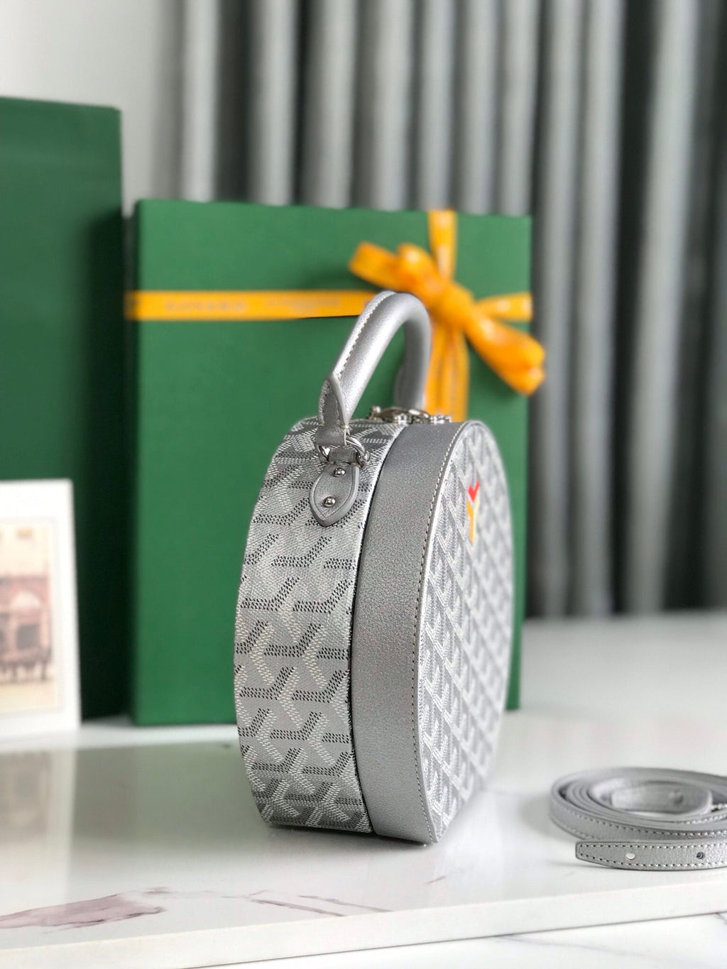 LE SAC COFFRE ALTO HATBOX 18 EN TOILE GOYARDINE GRISE