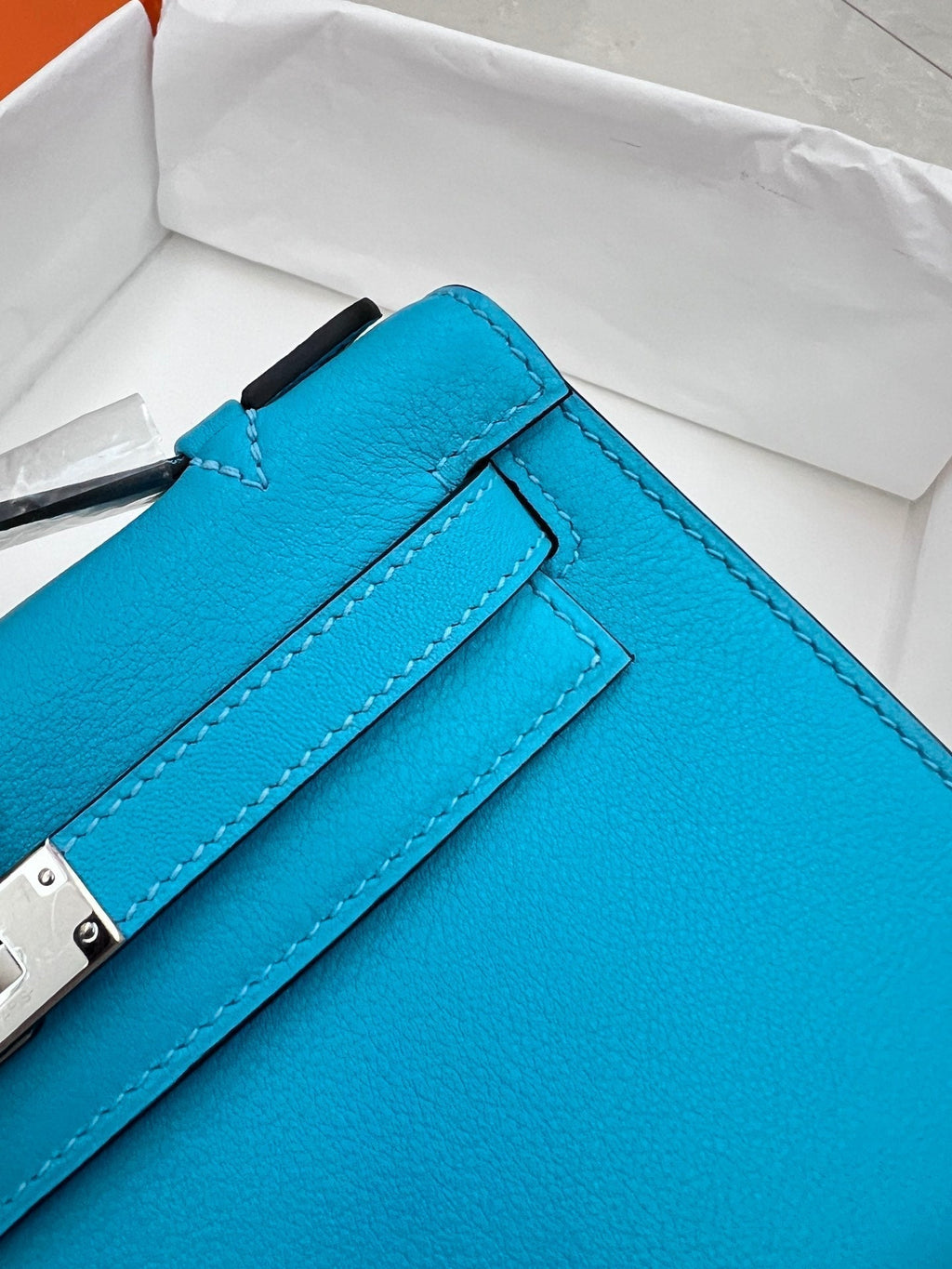 POCHETTE HM KELLY 22 CM CÉRULÉEN SWIFT QUINCAILLERIE ARGENTÉE