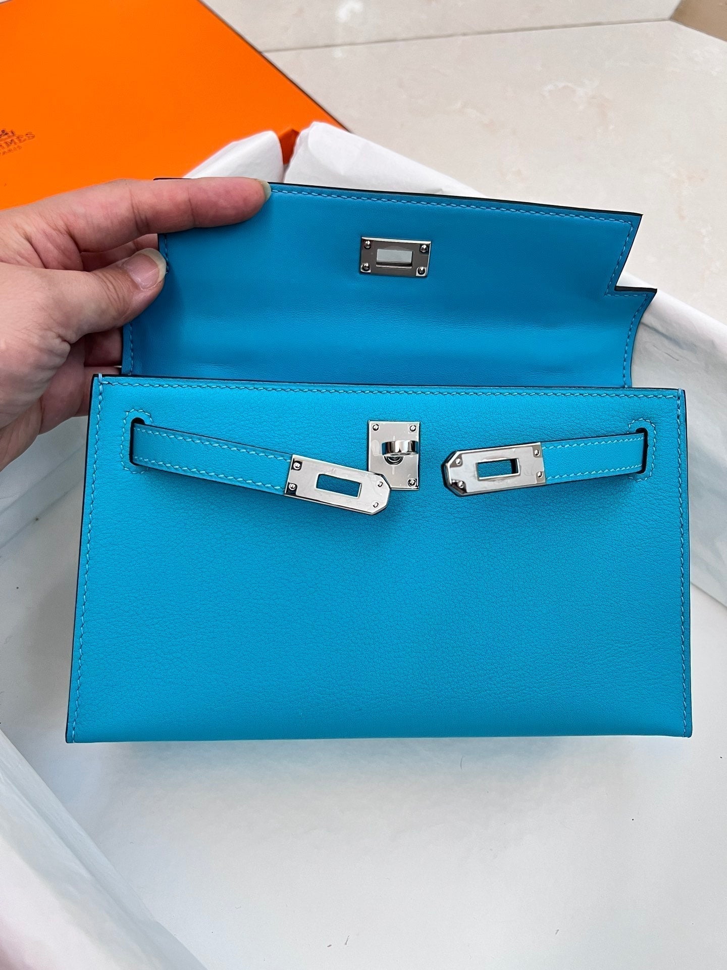 POCHETTE HM KELLY 22 CM CÉRULÉEN SWIFT QUINCAILLERIE ARGENTÉE
