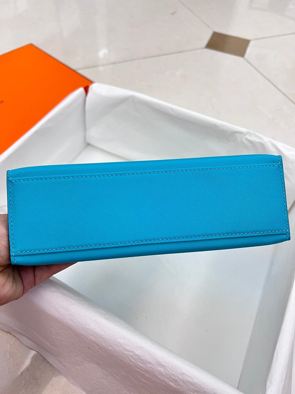 POCHETTE HM KELLY 22 CM CÉRULÉEN SWIFT QUINCAILLERIE ARGENTÉE