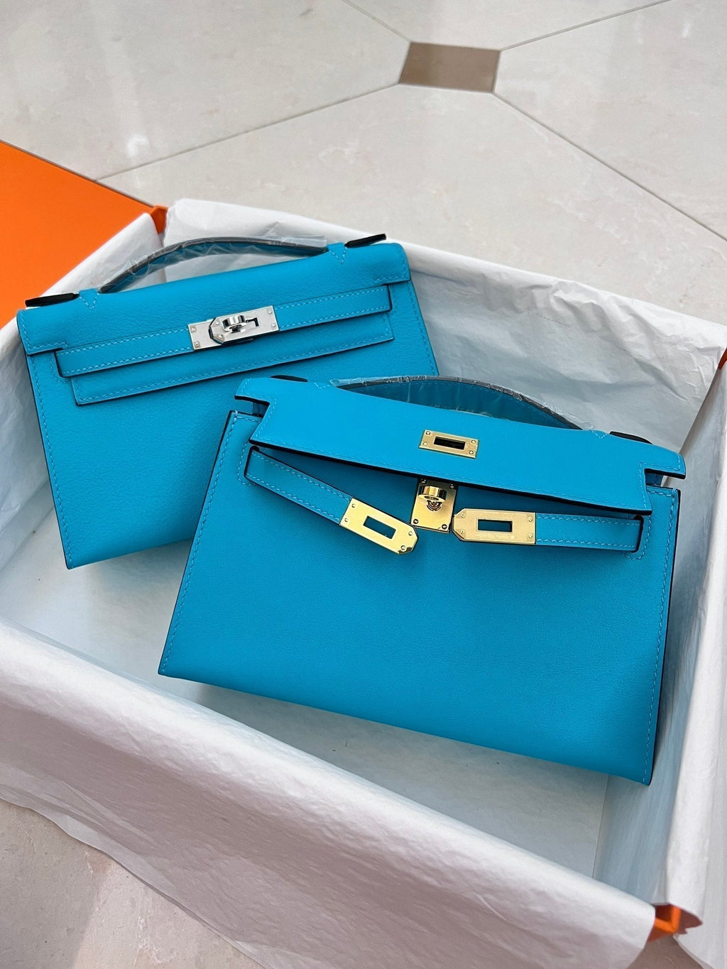 POCHETTE HM KELLY 22 CM CÉRULÉEN SWIFT QUINCAILLERIE DORÉ
