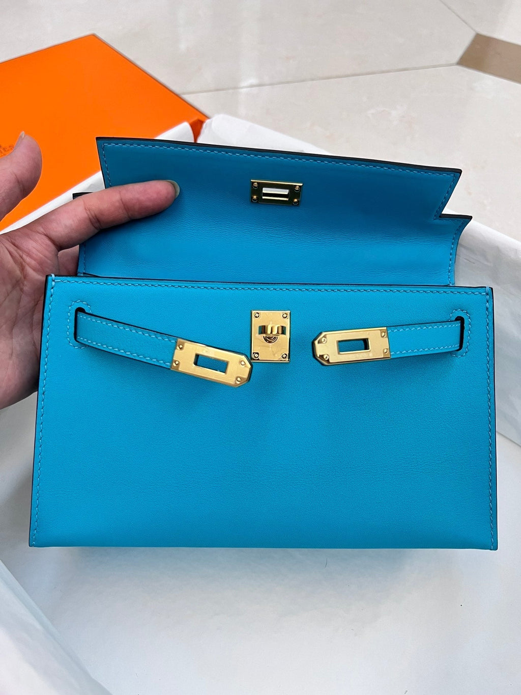 POCHETTE HM KELLY 22 CM CÉRULÉEN SWIFT QUINCAILLERIE DORÉ