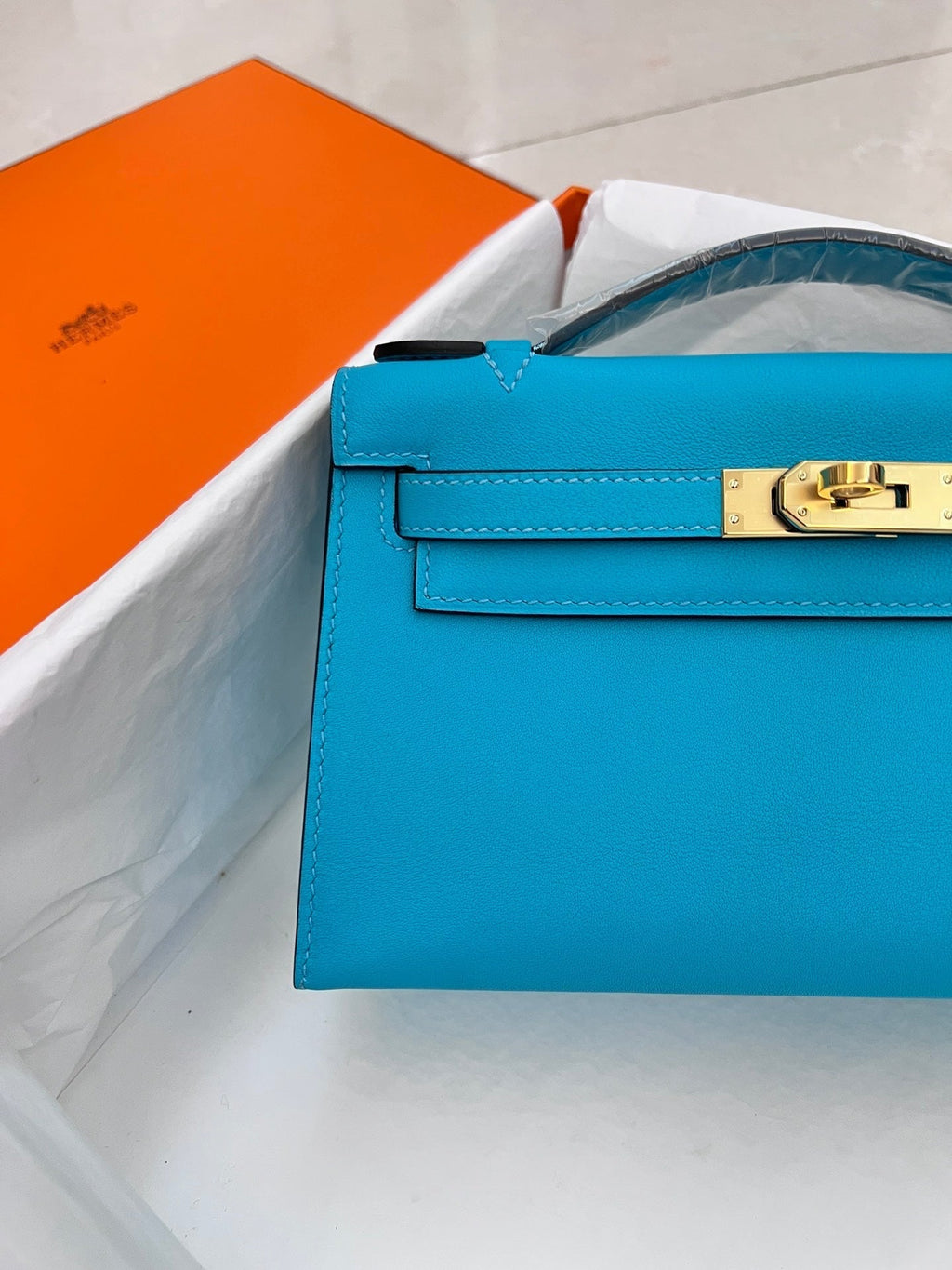 POCHETTE HM KELLY 22 CM CÉRULÉEN SWIFT QUINCAILLERIE DORÉ