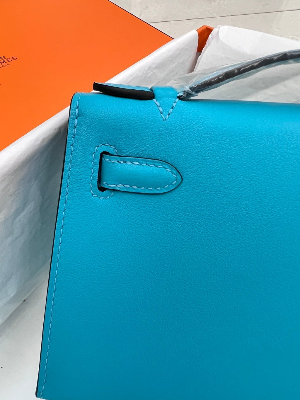 POCHETTE HM KELLY 22 CM CÉRULÉEN SWIFT QUINCAILLERIE DORÉ
