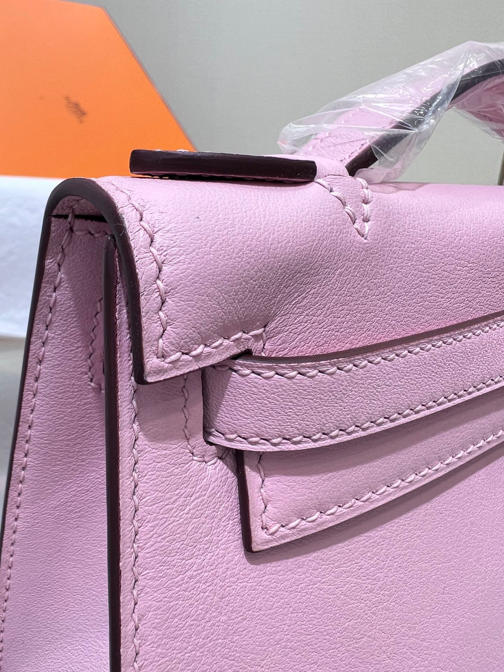 POCHETTE HM KELLY 22 CM ROSE SWIFT QUINCAILLERIE DOREE