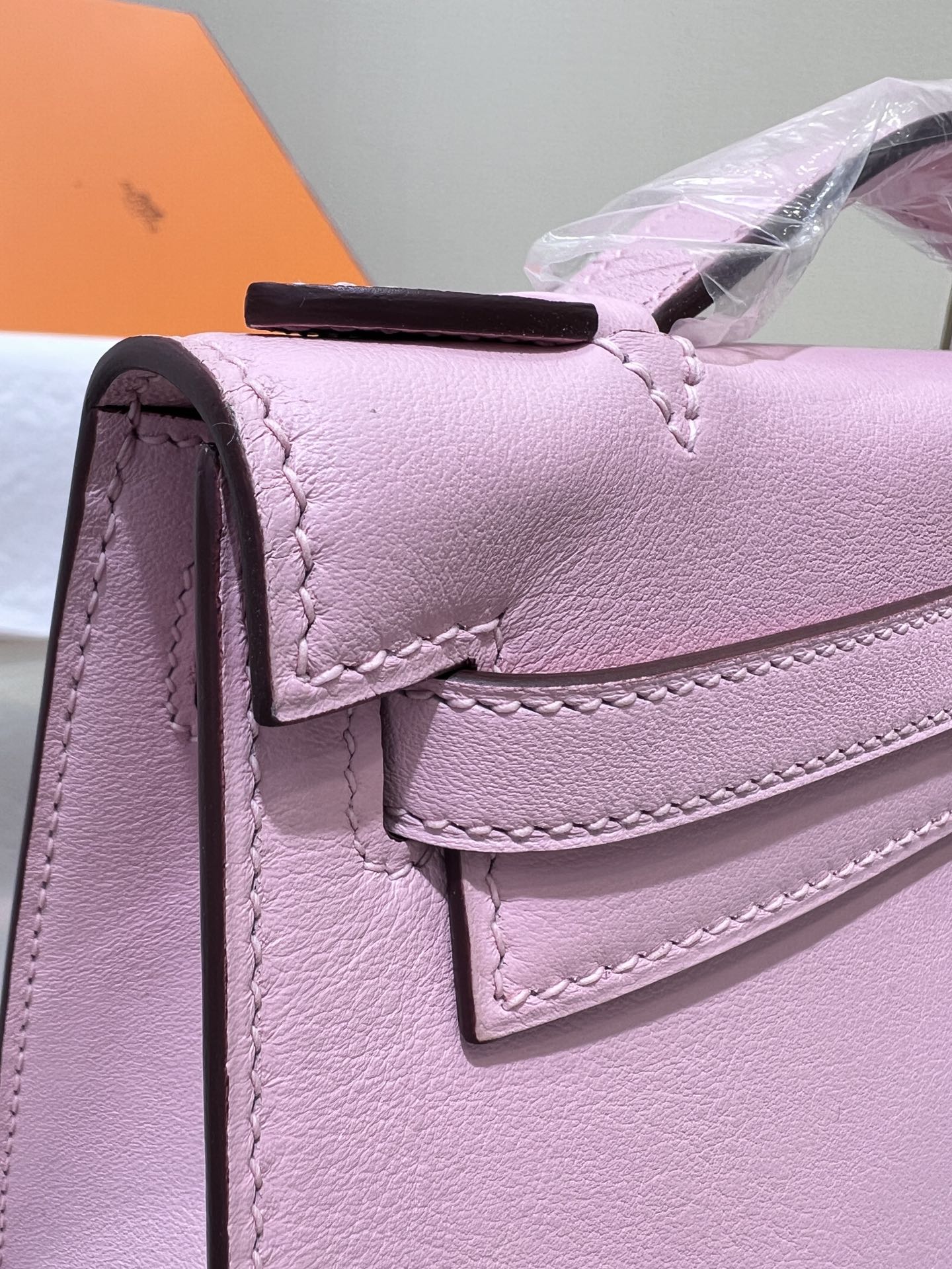 POCHETTE HM KELLY 22 CM ROSE SWIFT QUINCAILLERIE DOREE