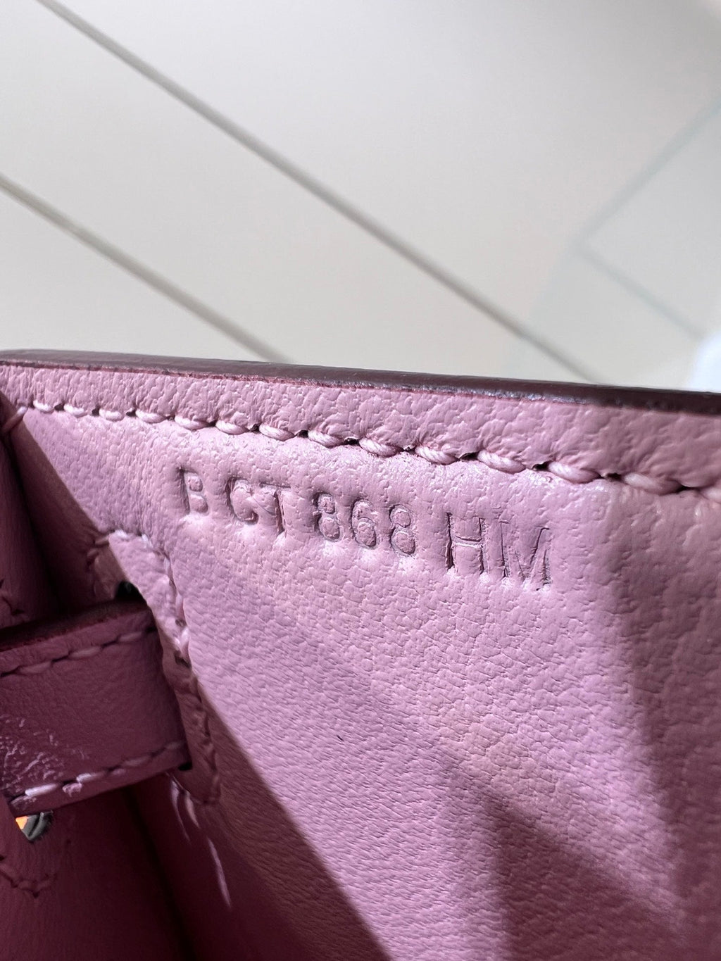 POCHETTE HM KELLY 22 CM ROSE SWIFT QUINCAILLERIE DOREE