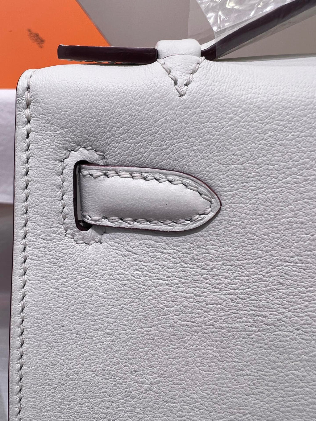 POCHETTE HM KELLY 22 CM BLANC SWIFT QUINCAILLERIE OR