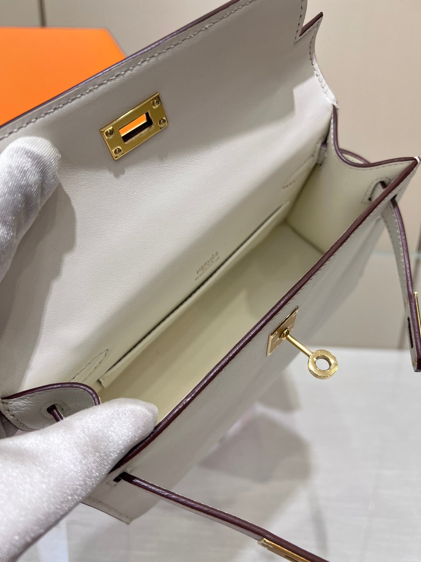 POCHETTE HM KELLY 22 CM BLANC SWIFT QUINCAILLERIE OR