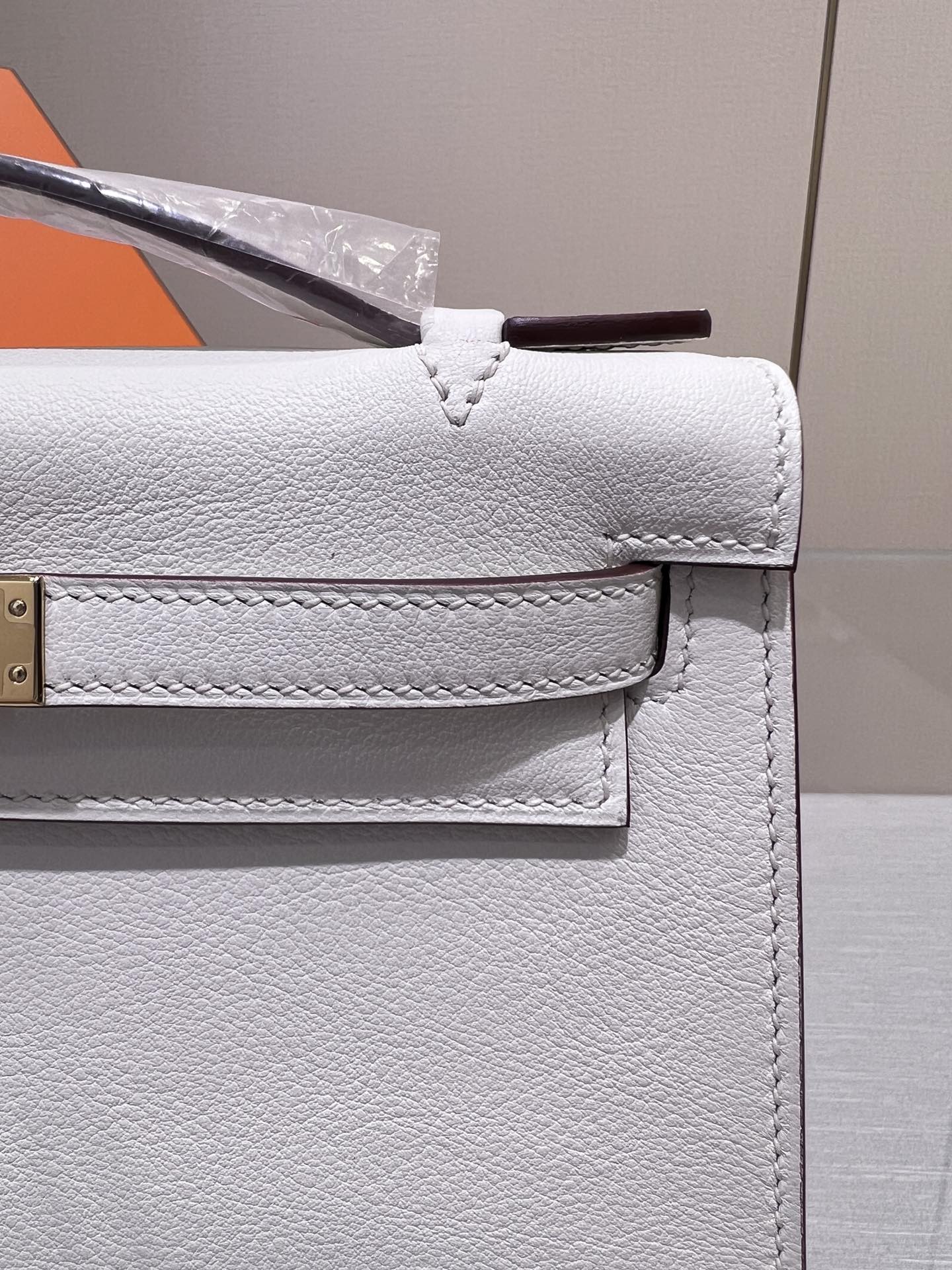 POCHETTE HM KELLY 22 CM BLANC SWIFT QUINCAILLERIE OR