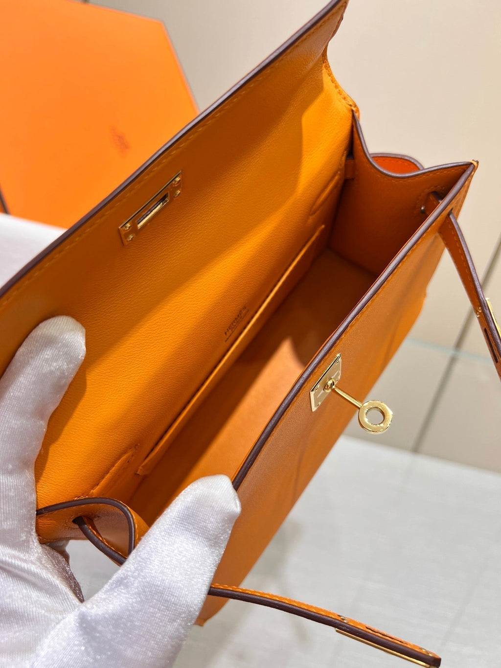 POCHETTE HM KELLY 22 CM ORANGE SWIFT QUINCAILLERIE DOREE