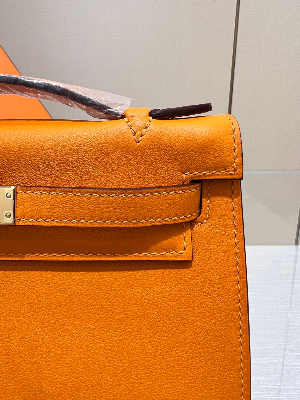 POCHETTE HM KELLY 22 CM ORANGE SWIFT QUINCAILLERIE DOREE