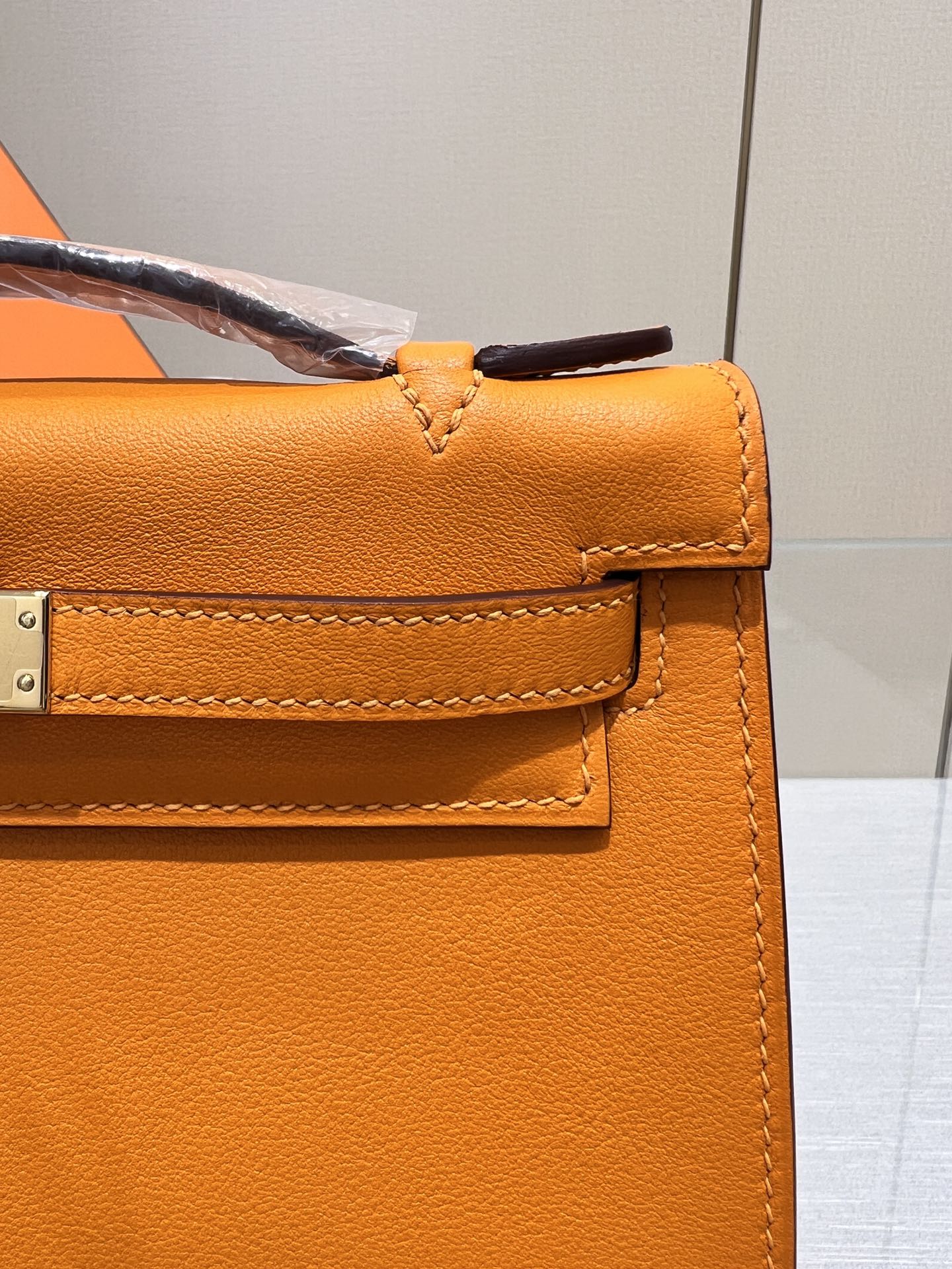 POCHETTE HM KELLY 22 CM ORANGE SWIFT QUINCAILLERIE DOREE