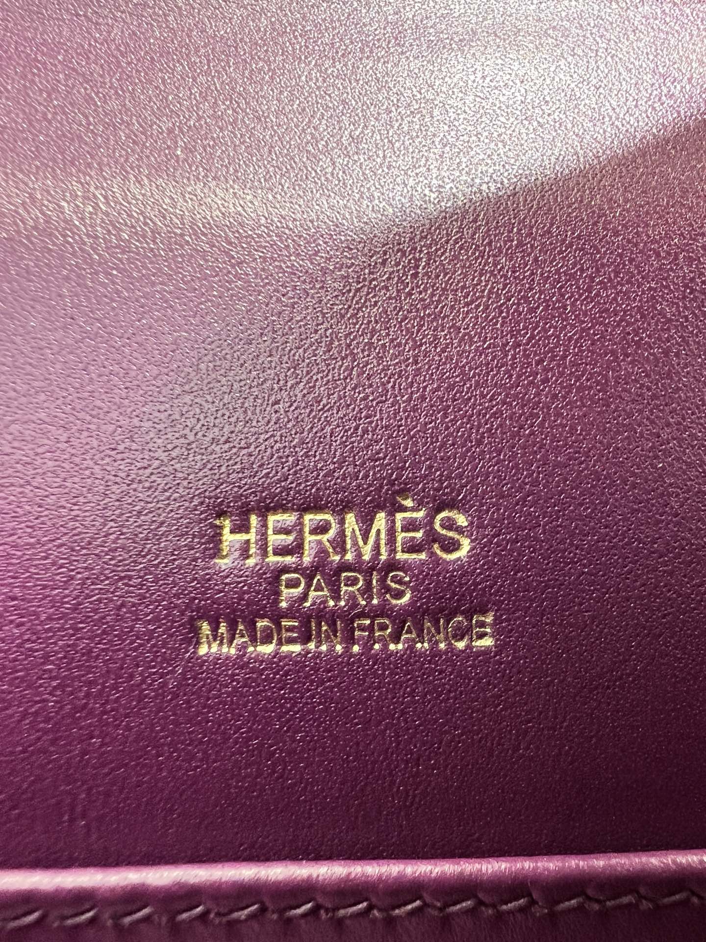 POCHETTE HM KELLY 22 CM VIOLET SWIFT QUINCAILLERIE DORÉ