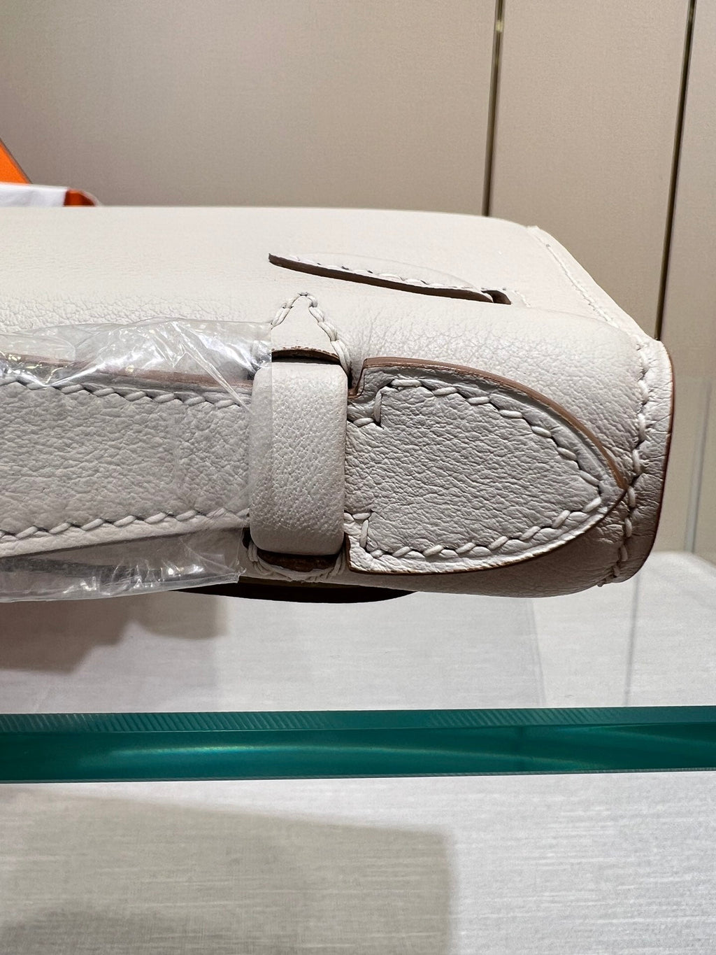 POCHETTE HM KELLY 22 CM BLANC SWIFT QUINCAILLERIE ARGENTÉE
