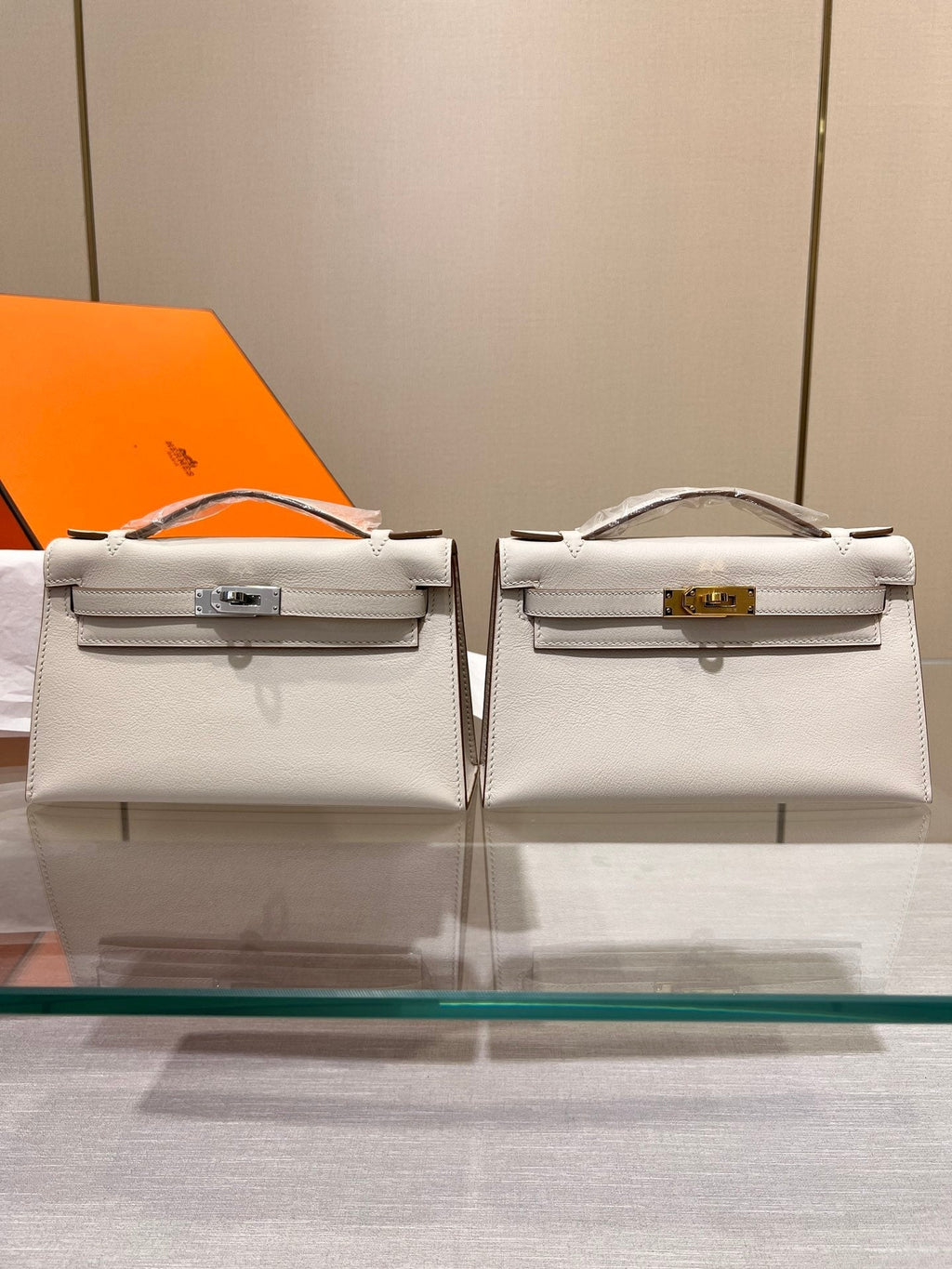 POCHETTE HM KELLY 22 CM BLANC SWIFT QUINCAILLERIE ARGENTÉE