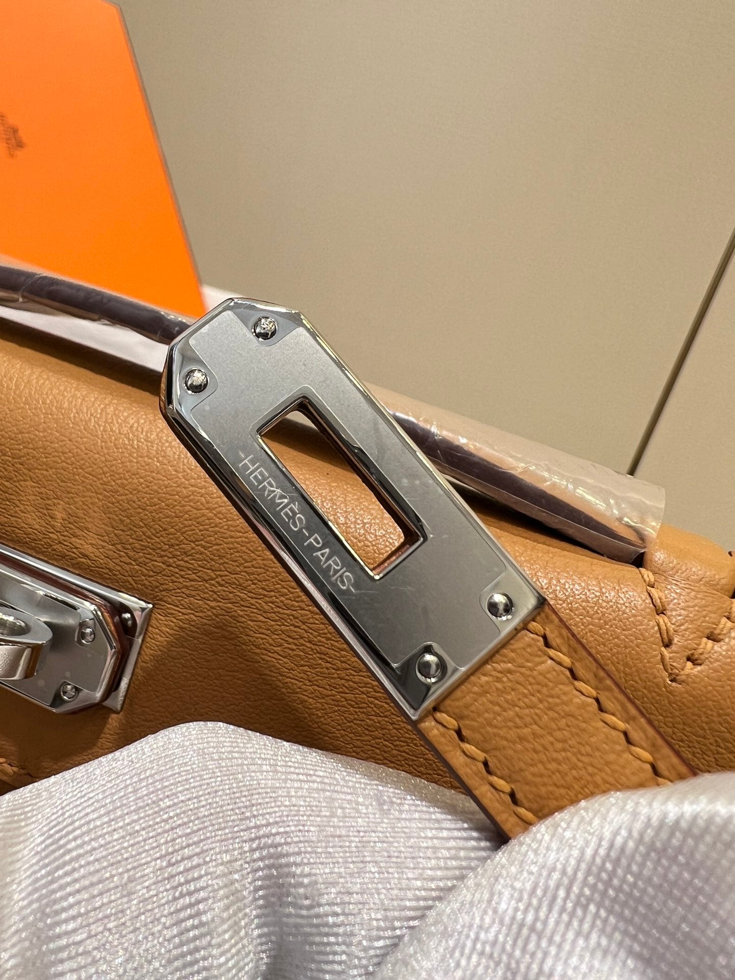 POCHETTE HM KELLY 22 CM MARRON SWIFT QUINCAILLERIE ARGENTÉE