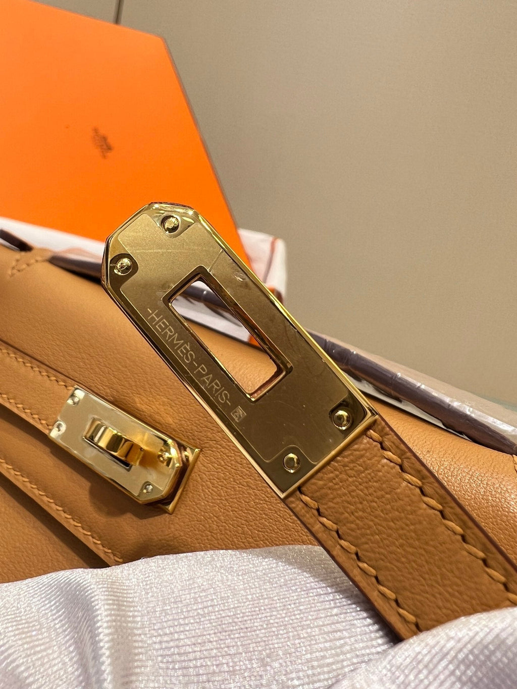 POCHETTE HM KELLY 22 CM MARRON SWIFT QUINCAILLERIE DORÉ
