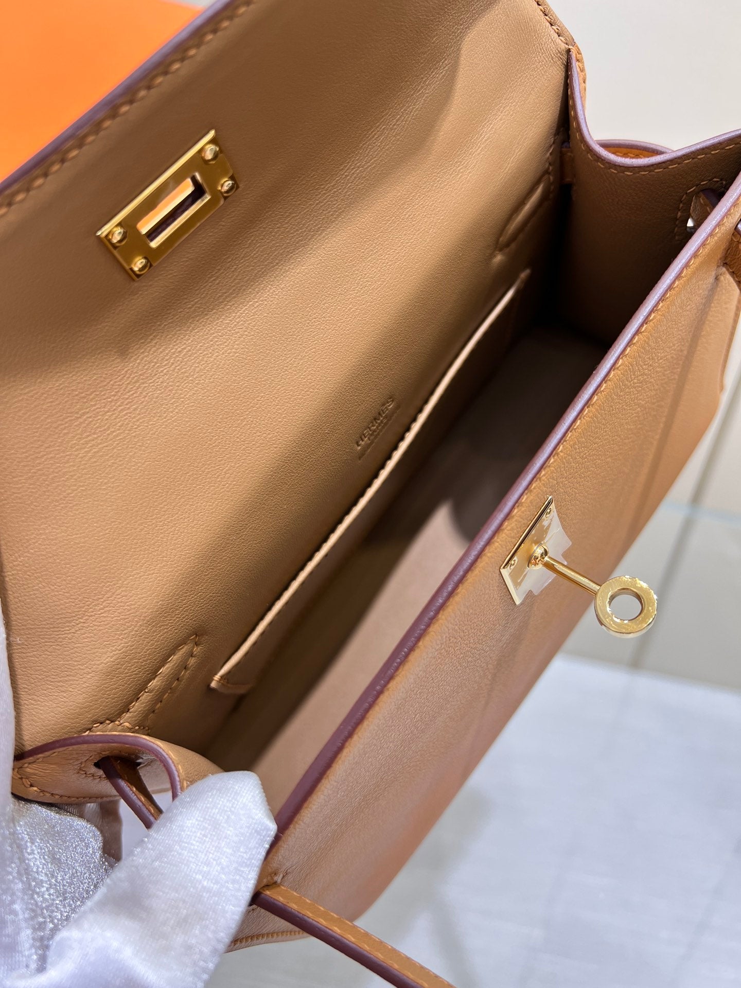 POCHETTE HM KELLY 22 CM MARRON SWIFT QUINCAILLERIE DORÉ