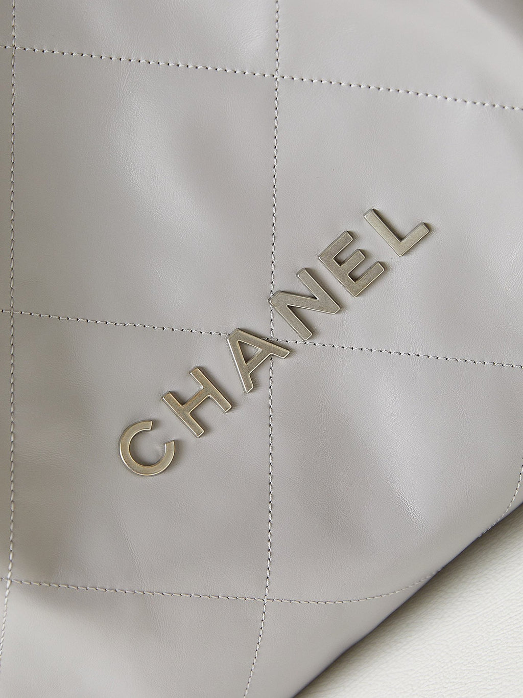 CC 22 HOBO GREY CALFSKIN SILVER HARDWARE