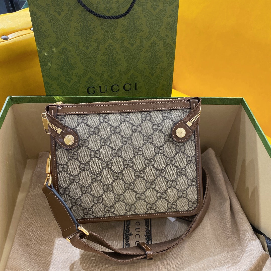 SAC BANDOULIÈRE GG SMALL 21 AVEC ÉTIQUETTE EN TOILE BEIGE ET CUIR DE VEAU MARRON