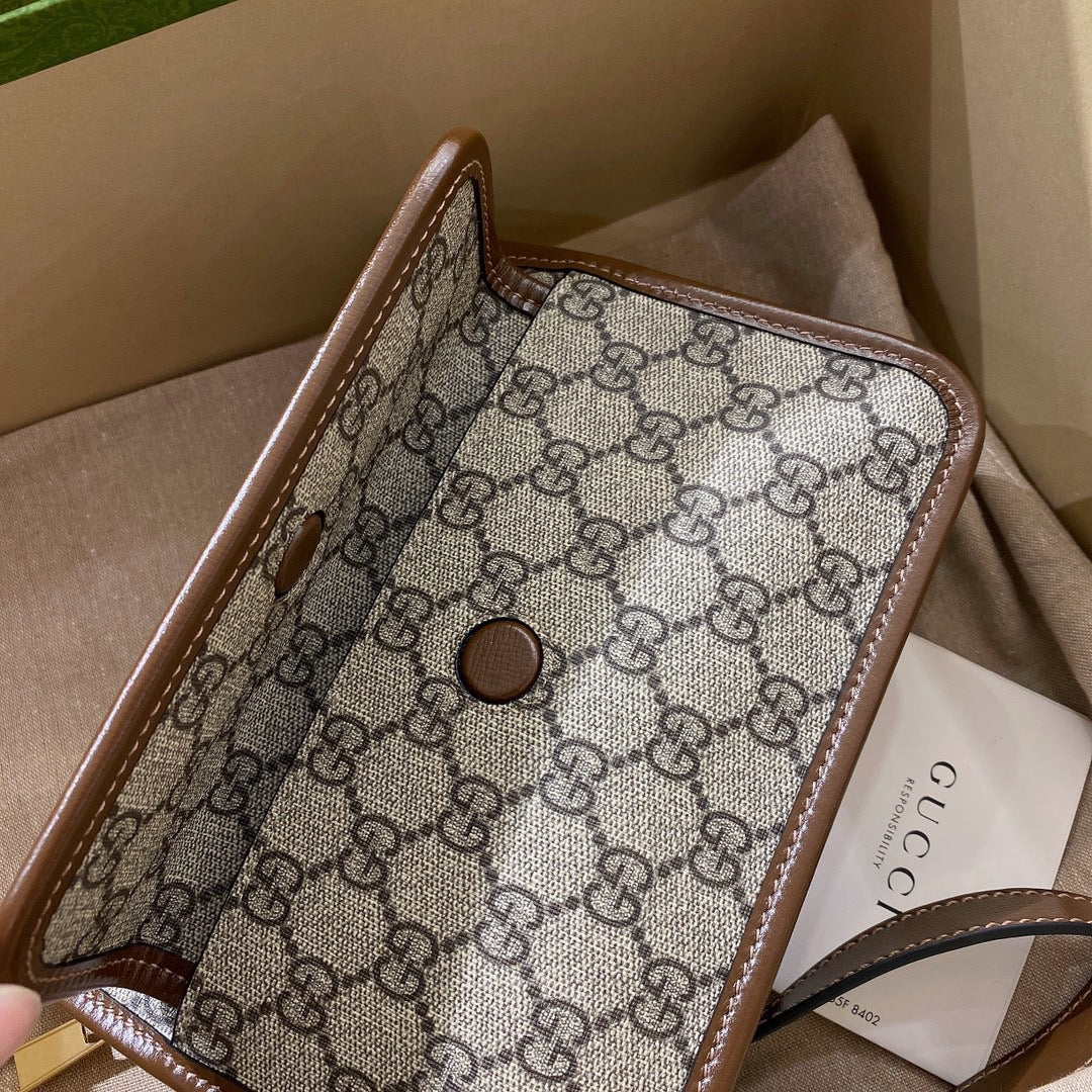 SAC BANDOULIÈRE GG SMALL 21 AVEC ÉTIQUETTE EN TOILE BEIGE ET CUIR DE VEAU MARRON
