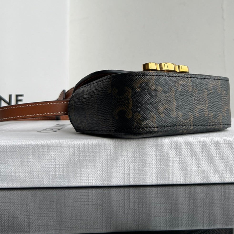 TRIOMPHE 11 BLACK PATTERN SHINY CALFSKIN HANDBAG