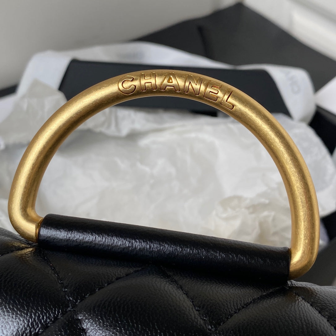 MINI SAC À RABAT 13 EN CUIR D'AGNEAU NOIR AVEC POIGNÉE DORÉE