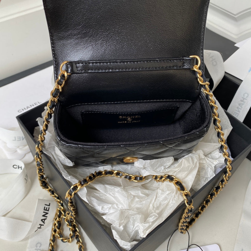 MINI SAC À RABAT 13 EN CUIR D'AGNEAU NOIR AVEC POIGNÉE DORÉE
