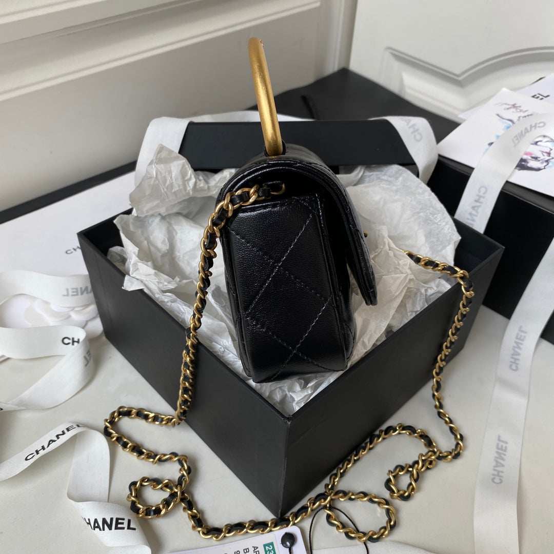 MINI SAC À RABAT 13 EN CUIR D'AGNEAU NOIR AVEC POIGNÉE DORÉE