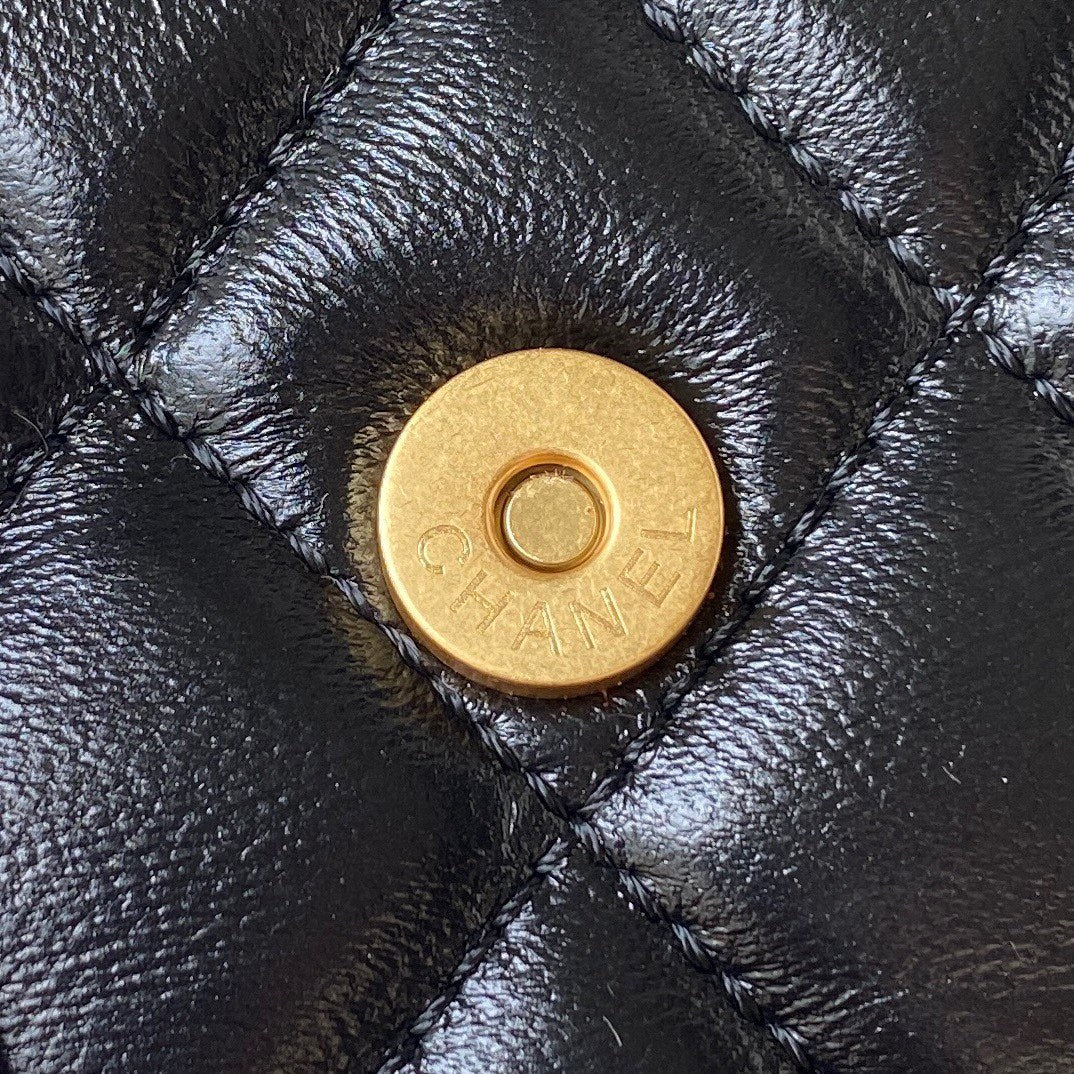 MINI SAC À RABAT 13 EN CUIR D'AGNEAU NOIR AVEC POIGNÉE DORÉE