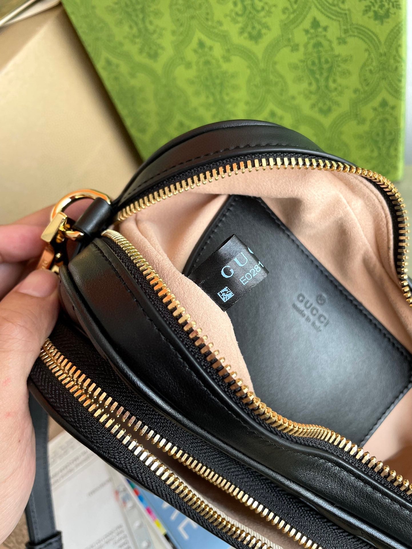 SAC MARMONT HEART 20 EN CUIR DE VEAU NOIR ET QUINCAILLERIE DORÉ