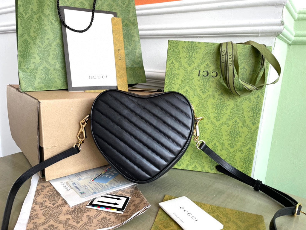 SAC MARMONT HEART 20 EN CUIR DE VEAU NOIR ET QUINCAILLERIE DORÉ