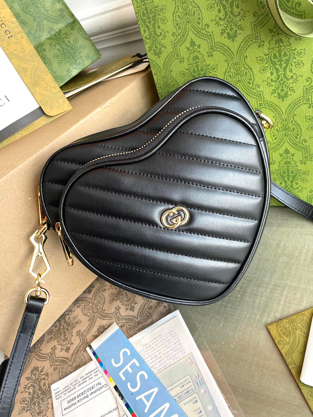 SAC MARMONT HEART 20 EN CUIR DE VEAU NOIR ET QUINCAILLERIE DORÉ