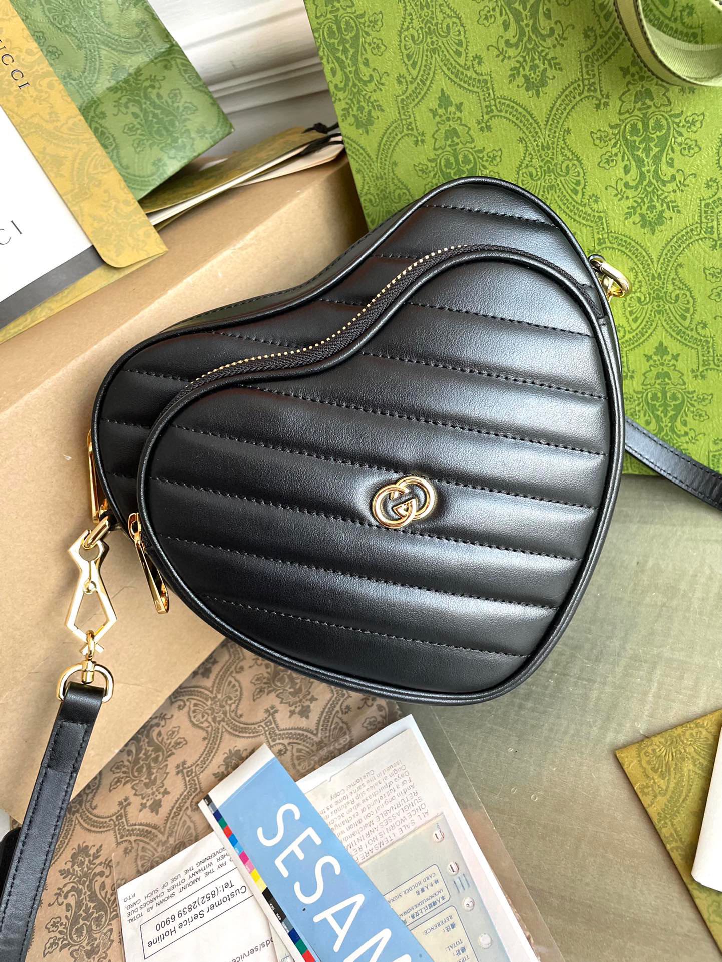 SAC MARMONT HEART 20 EN CUIR DE VEAU NOIR ET QUINCAILLERIE DORÉ