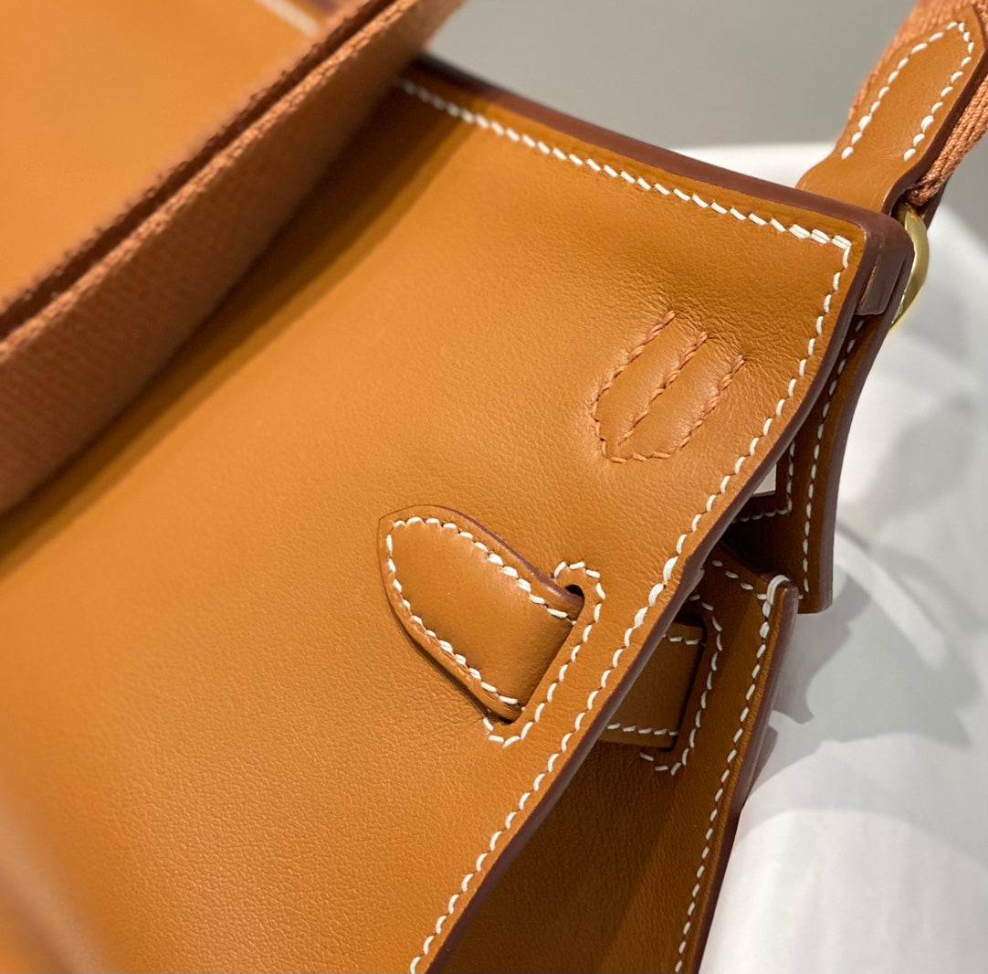 SAC BANDOULIÈRE EN CUIR TAN KELLY 23CM JYPSIERE GHW