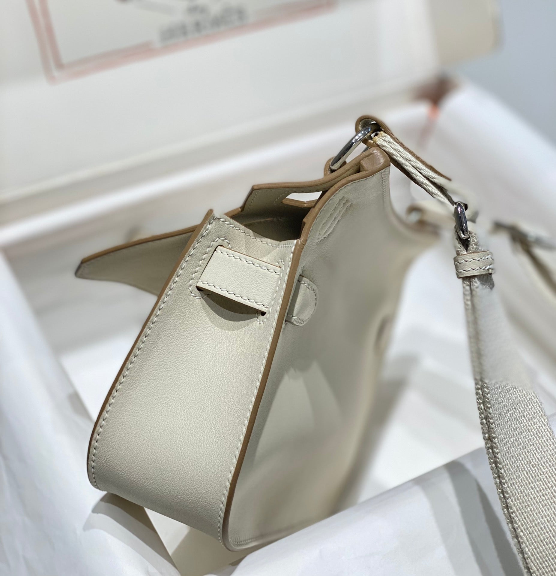SAC BANDOULIÈRE KELLY 23CM JYPSIERE EN CUIR BLANC SHW